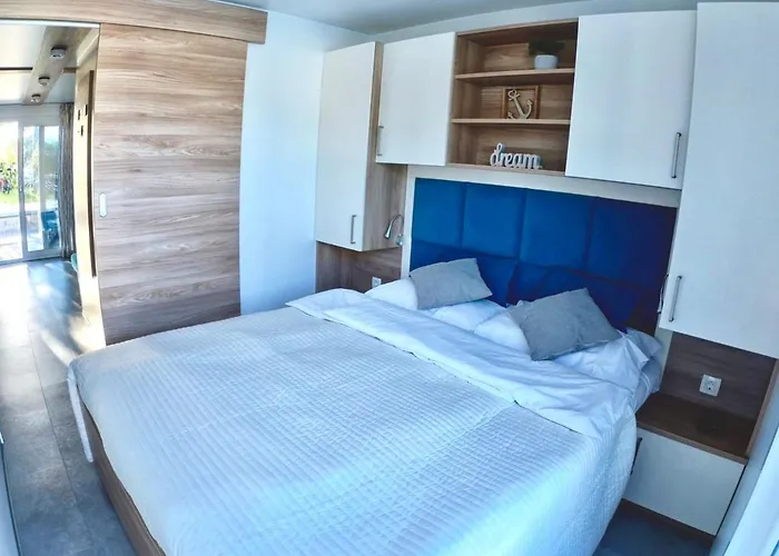 Bonita Houseboat Apartment Portorose