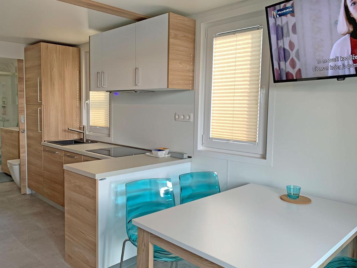 Bonita Houseboat *